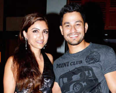 Yuvi, Arpita and a party pooped