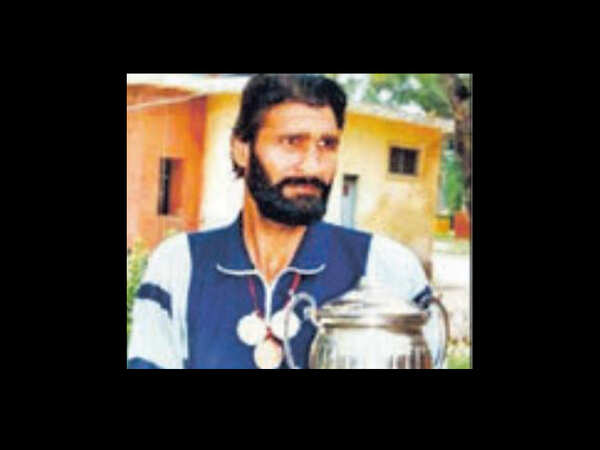 Help pours in for ailing boxer after TOI report