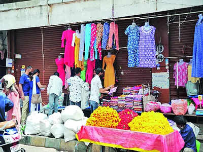 Street vendors or pedestrians: Who are footpaths for?