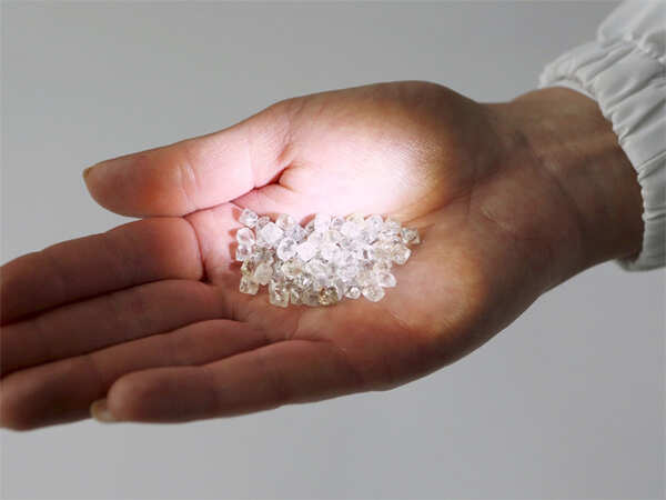 Diamond miners lower rough diamond prices by 5-7%
