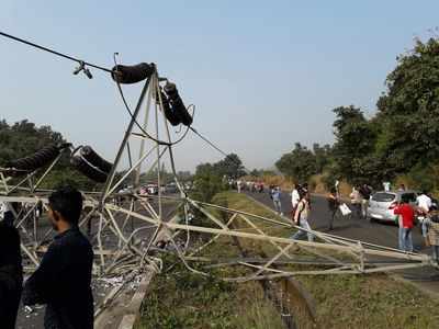 Tower collapses on expressway; kills two