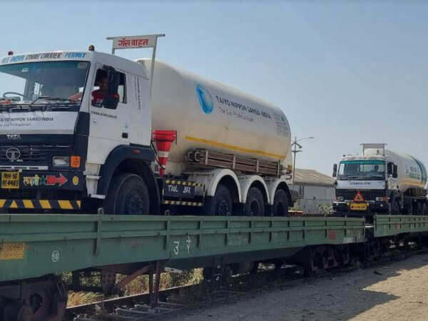 Covid-19: 'Oxygen Express' leaves Mumbai for Vizag