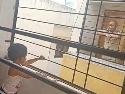 Heartbreaking! Police officer on COVID-19 duty talks to his 2-year-old son through the window