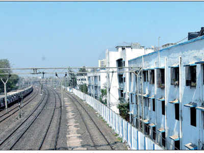 Railways plans to give huge plot for Mumbai slum project