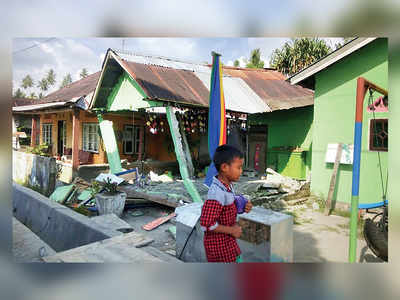 Earthquake, tsunami hit Indonesian island