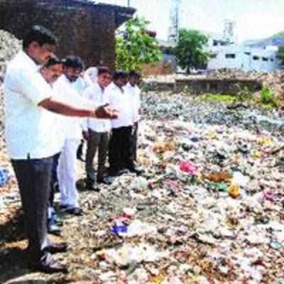 Civic head, oppn leader check progress of clean up work in city