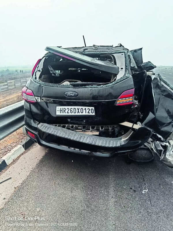 SUV rams truck amid fog on eway, two cousins die