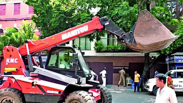 Notice, time relief? KMC mulls options after payloader reaches Abhishek Banerjee’s residence