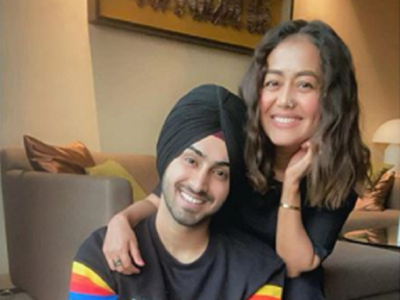 Neha Kakkar, Rohanpreet Singh make their relationship official, share loved-up pictures