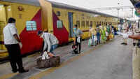 SC directs states, Railways not to charge fare from migrant workers returning home 
