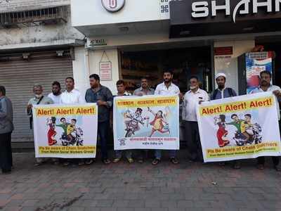 Mahim residents organise awareness campaign on chain snatching