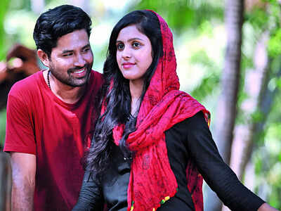 Khasagi Putagalu Movie Review: Love is in the air