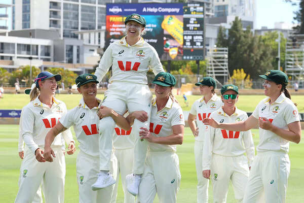 'Long live Test cricket': Alyssa Healy bids farewell with Australia's 10-wicket win over India
