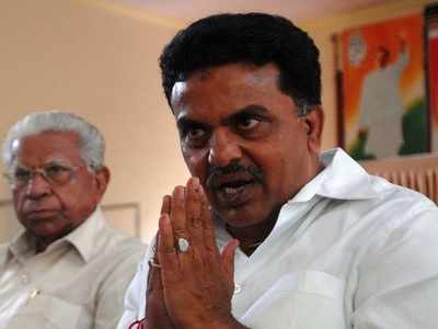 Congress leader Sanjay Nirupam demands for forgery case to be filed against Co-operative Minister Subhash Deshmukh