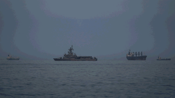 The multiple risks the US faces in trying to reopen the Strait of Hormuz