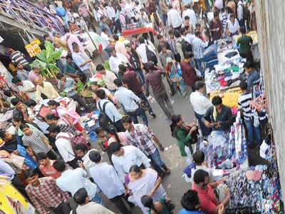 BMC inspector suspended over hawkers near station