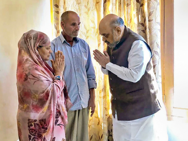 Dismantle elitist structure, Amit Shah tells J&K officials