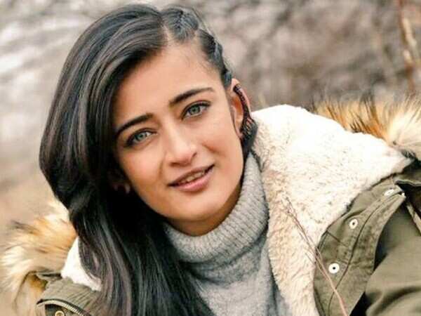 Only Rati Agnihotri’s son Tanuj Virwani had Akshara Haasan’s private pictures