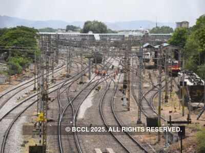 Triangle love among FB friends: Husband ends life on railway tracks in Telangana