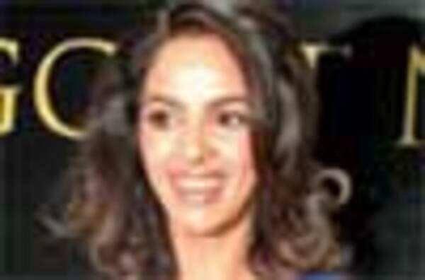 Mallika's deglamourised saree avatar 