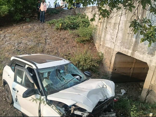 Teacher dies, 5 injured as car plunges into 30-feet ditch