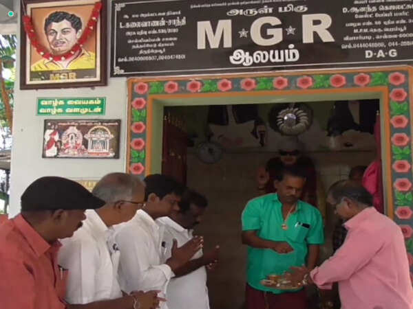 Tamil Nadu: A puja at MGR temple for good luck in polls