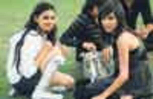 Girls Go Ga ga at Gargi