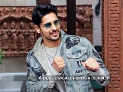 Sidharth Malhotra greeted by huge gathering of fans on Mission Majnu sets