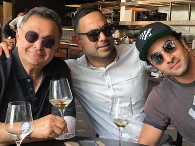 Neetu Kapoor shares picture of her 'super men' Rishi Kapoor, Ranbir Kapoor and Bharat Sahni