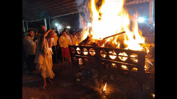 Amid teary chants, thousands converge for final farewell