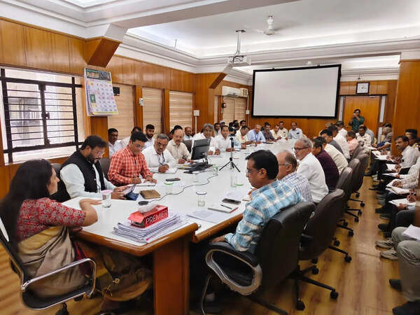 Nashik civic chief tells officials to complete pre-monsoon works by May-end