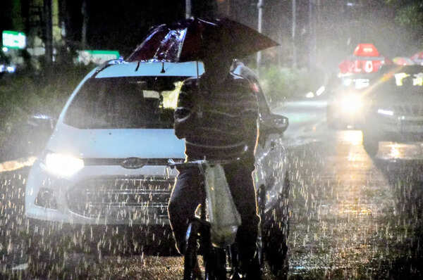 Rain, thunderstorm lash Bhubaneswar and Cuttack