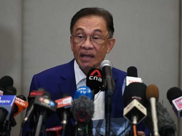Malaysia's Anwar Ibrahim meets king, stakes claim to form govt