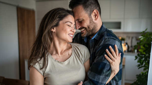Relationship expert reveals the biggest green flag in a healthy relationship