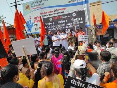 Mumbai: Shiv Sena workers hold protest against rising fuel prices