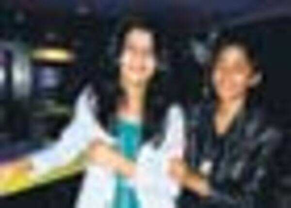 <i>Dil dance maare</i>