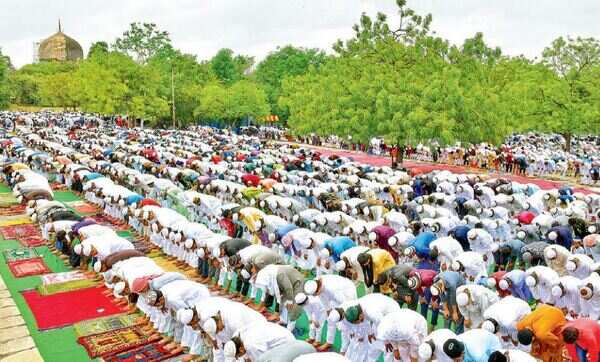 After fast, its sheer khorma and biryani feast