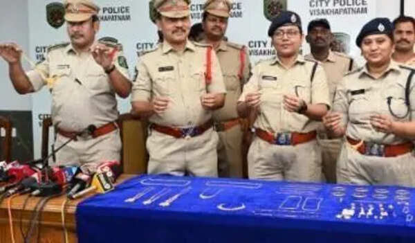 2 held in Vizag jewellery shop theft case, 420 gm gold recovered