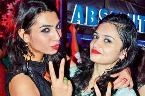 Party people attend Sneotrix bash to celebrate Friendship Day in Indore