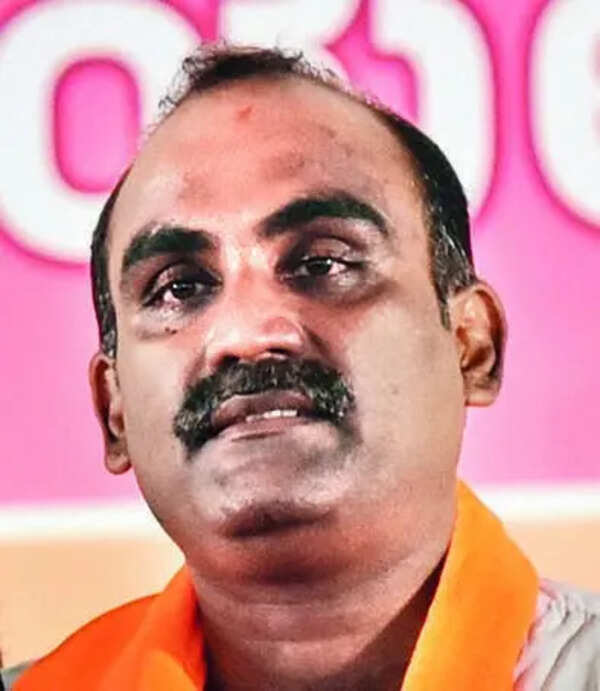 Udupi MLA inspects Baje Dam, directs uninterrupted water supply
