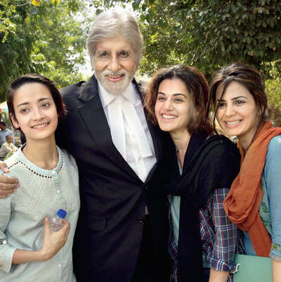 Jalsa time for Big B, friends