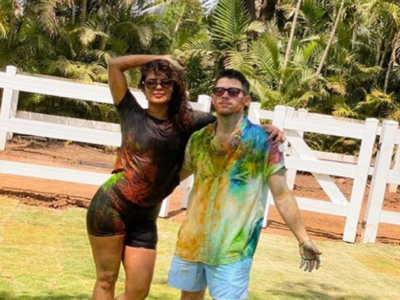 Holi 2020: From Priyanka Chopra Jonas to Anil Kapoor, B-Town celebrates the festival of colours