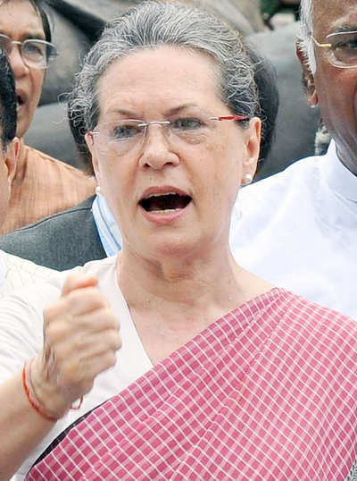 One killed in clash over Sonia's pic