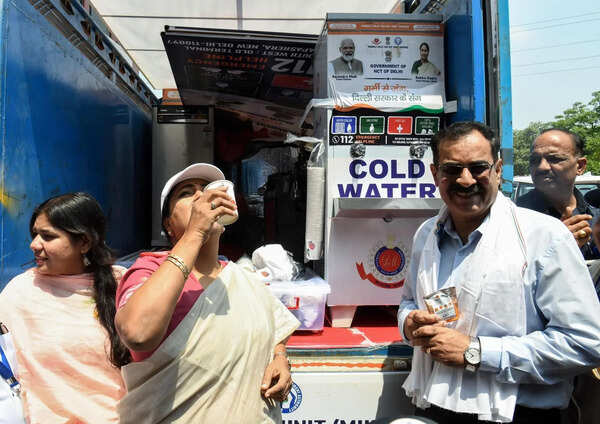 13 mobile units, ORS and water: As temperatures soar, Delhi govt takes heat relief measures to streets