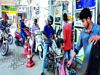 Amid crude price drop, Bengaluru fuel stays static