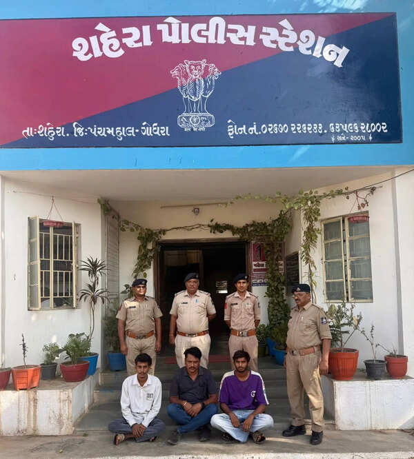 Three held after cops find mule accounts used for cyberfraud
