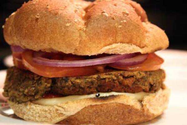 Quick healthy recipe: Black bean and pumpkin veggie burger