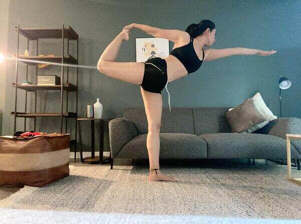 Soundarya Sharma nails an intense home workout session and stays positive as she's stranded in LA amidst lockdown!