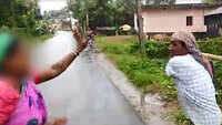 Kolkata: Trinamool leader of Garbeta attack women with stick, video goes viral 