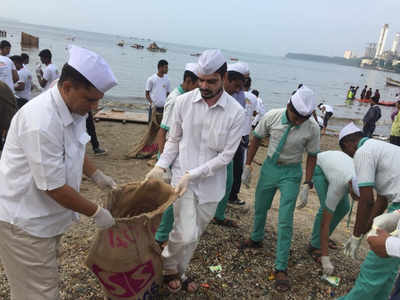 Mumbai's Dabbawalas clean up Girgaum Chowpatty after Ganesh Visarjan